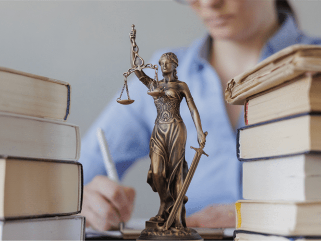 Professora será reintegrada após licença médica contar como falta